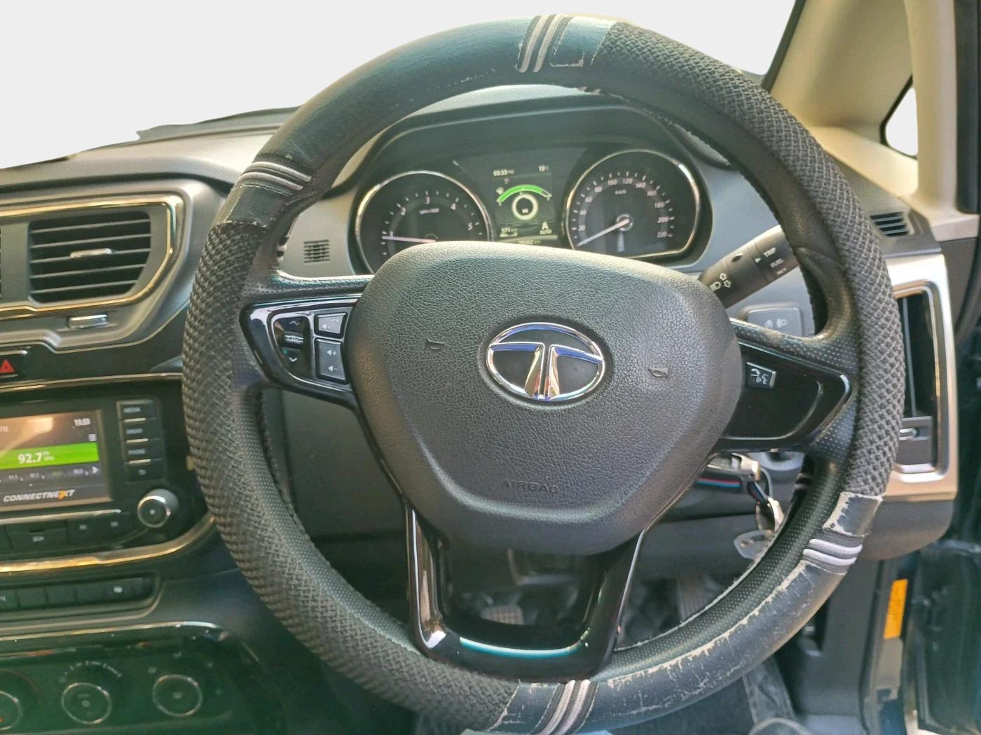 2018 Tata Hexa XM 4X2 7 STR, Diesel, Manual, 80,000 km, interior