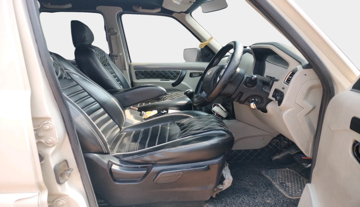 2018 Mahindra Scorpio S7, Diesel, Manual, 78,369 km, interior