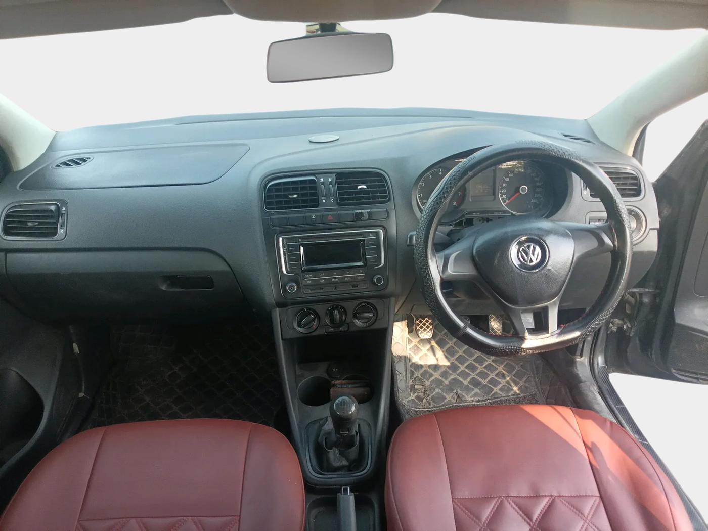 2017 Volkswagen Polo COMFORTLINE 1.2L, Petrol, Manual, 1,09,530 km, interior