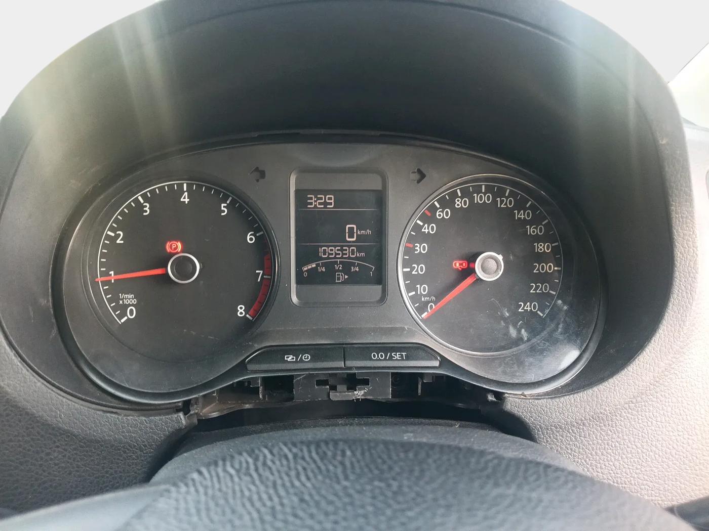2017 Volkswagen Polo COMFORTLINE 1.2L, Petrol, Manual, 1,09,530 km, interior