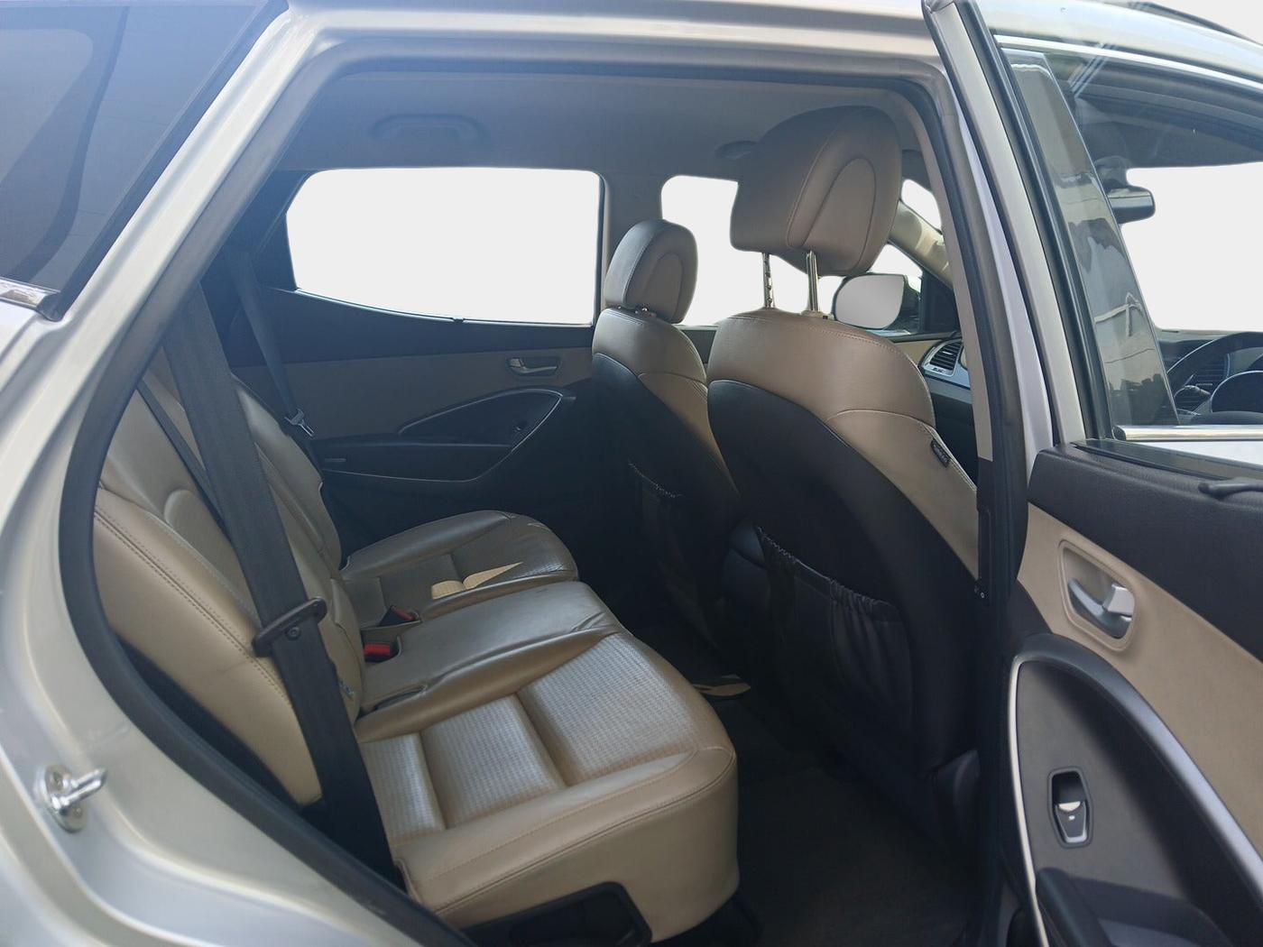 2015 Hyundai Santa Fe 2 WD AT, Diesel, Automatic, 58,993 km, interior
