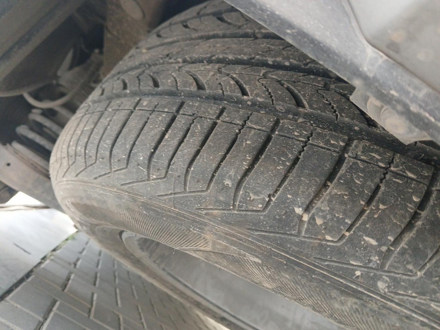 2015 Hyundai Santa Fe 2 WD AT, Diesel, Automatic, 58,993 km, tyre