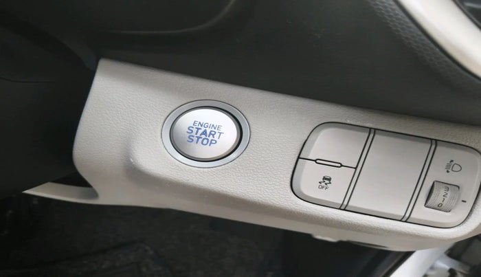 2022 Hyundai VENUE SX 1.5 CRDI, Diesel, Manual, 56,913 km, interior