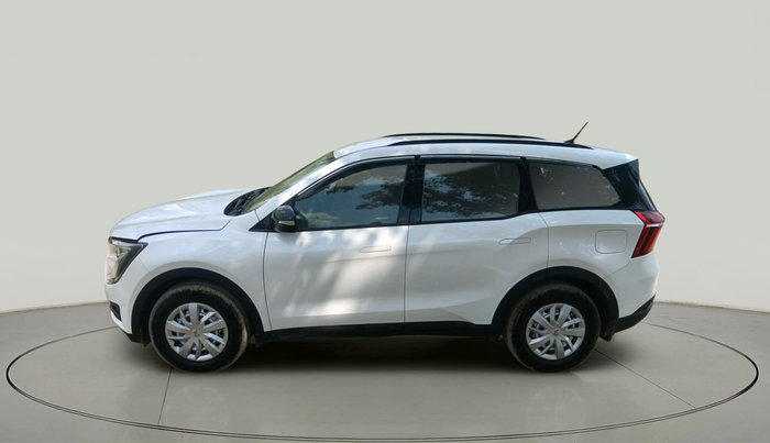2024 Mahindra XUV700 MX D MT 5 STR, Diesel, Manual, 9,669 km, exterior