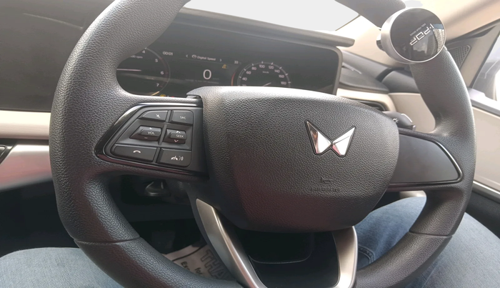 2024 Mahindra XUV700 MX D MT 5 STR, Diesel, Manual, 9,669 km, interior