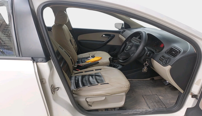 2014 Volkswagen Polo COMFORTLINE 1.2L, Petrol, Manual, 1,96,390 km, interior