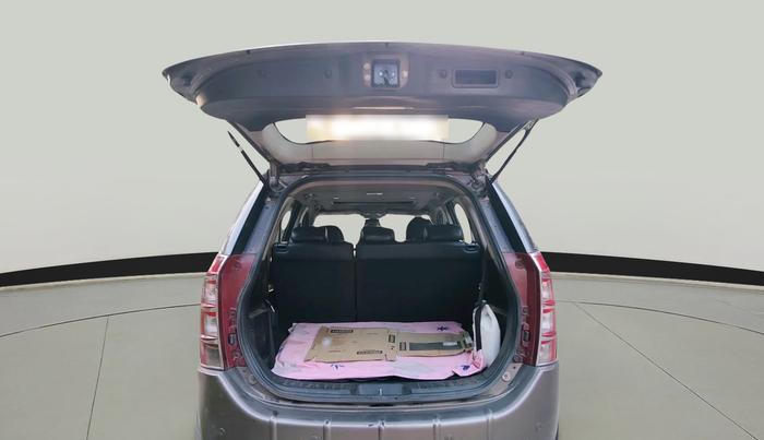 2017 Mahindra XUV500 W10 1.99, Diesel, Manual, 2,75,020 km, exterior