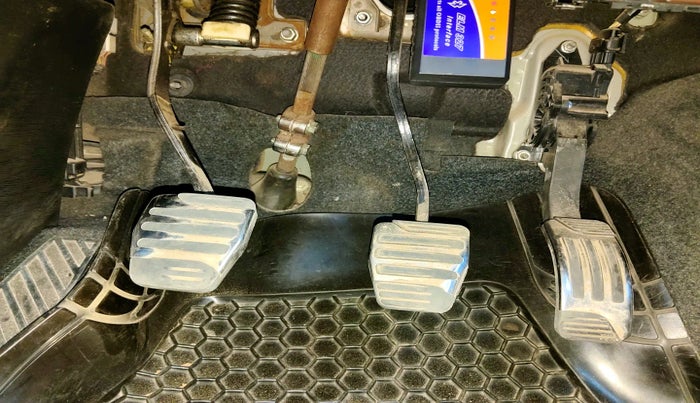 2017 Mahindra XUV500 W10 1.99, Diesel, Manual, 2,75,020 km, interior