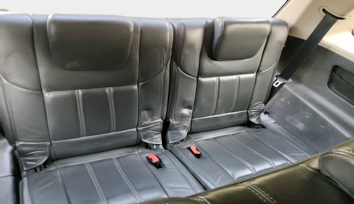 2017 Mahindra XUV500 W10 1.99, Diesel, Manual, 2,75,020 km, interior