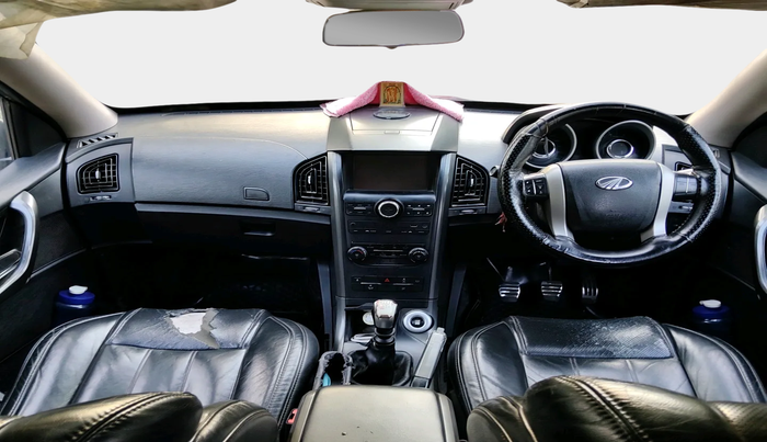 2017 Mahindra XUV500 W10 1.99, Diesel, Manual, 2,75,020 km, interior