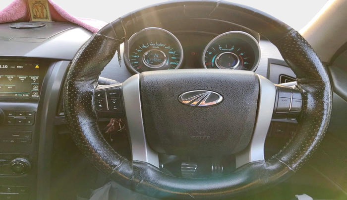 2017 Mahindra XUV500 W10 1.99, Diesel, Manual, 2,75,020 km, interior