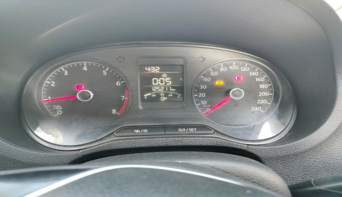 2017 Volkswagen Ameo HIGHLINE1.2L PLUS 16 ALLOY, Petrol, Manual, 1,25,211 km, interior