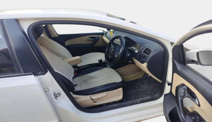 2017 Volkswagen Ameo HIGHLINE1.2L PLUS 16 ALLOY, Petrol, Manual, 1,25,211 km, interior