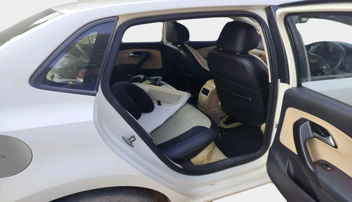 2017 Volkswagen Ameo HIGHLINE1.2L PLUS 16 ALLOY, Petrol, Manual, 1,25,211 km, interior