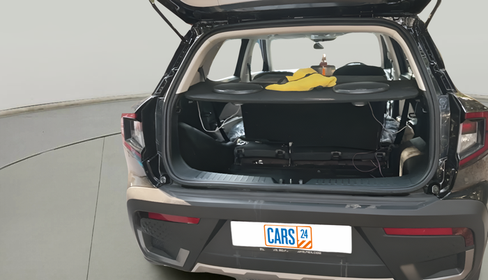 2025 Mahindra XUV 3XO AX5 1.2 L TCMPFi, Petrol, Manual, 4,604 km, exterior