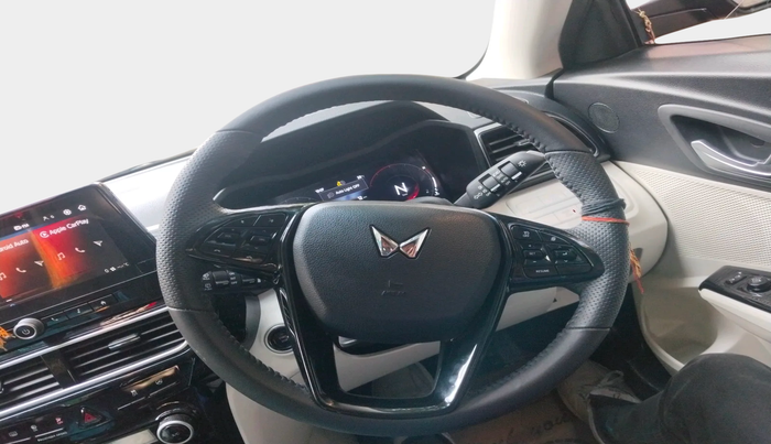 2025 Mahindra XUV 3XO AX5 1.2 L TCMPFi, Petrol, Manual, 4,604 km, interior