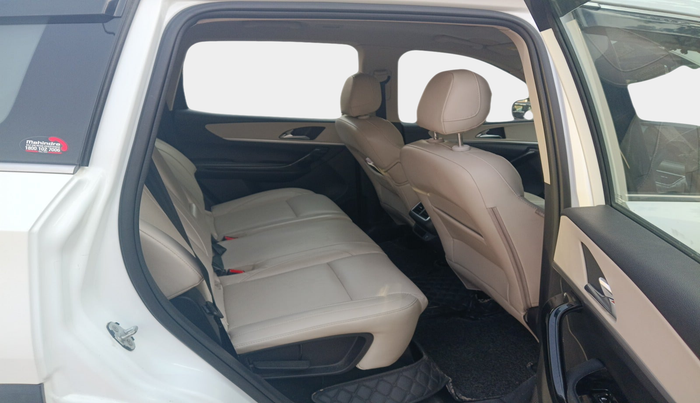 2023 Mahindra XUV700 AX 7 LUXURY D MT 7 STR, Diesel, Manual, 84,083 km, interior