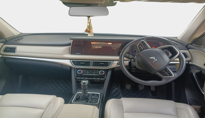 2023 Mahindra XUV700 AX 7 LUXURY D MT 7 STR, Diesel, Manual, 84,083 km, interior