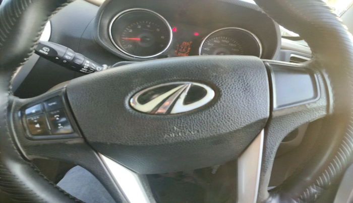 2017 Mahindra TUV300 T10, Diesel, Manual, 65,682 km, interior