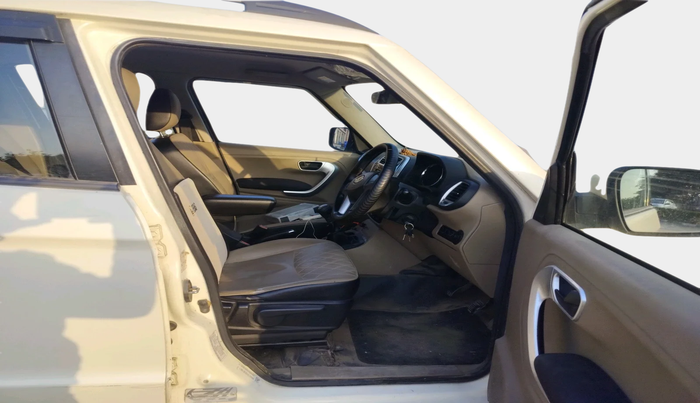 2017 Mahindra TUV300 T10, Diesel, Manual, 65,682 km, interior