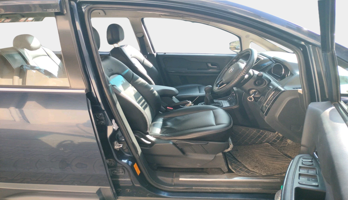 2018 Tata Hexa XE 4X2 7 STR, Diesel, Manual, 1,19,265 km, interior