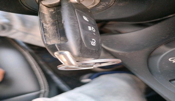 2018 Tata Hexa XE 4X2 7 STR, Diesel, Manual, 1,19,265 km, interior