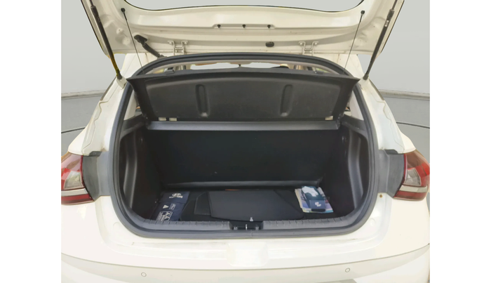 2022 Hyundai NEW I20 SPORTZ 1.2 AT, Petrol, Automatic, 13,763 km, exterior