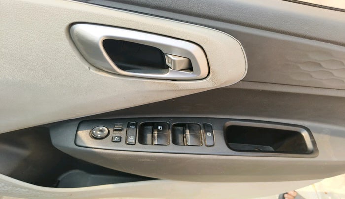 2022 Hyundai GRAND I10 NIOS SPORTZ 1.2 KAPPA VTVT CNG, Petrol, Manual, 31,988 km, interior