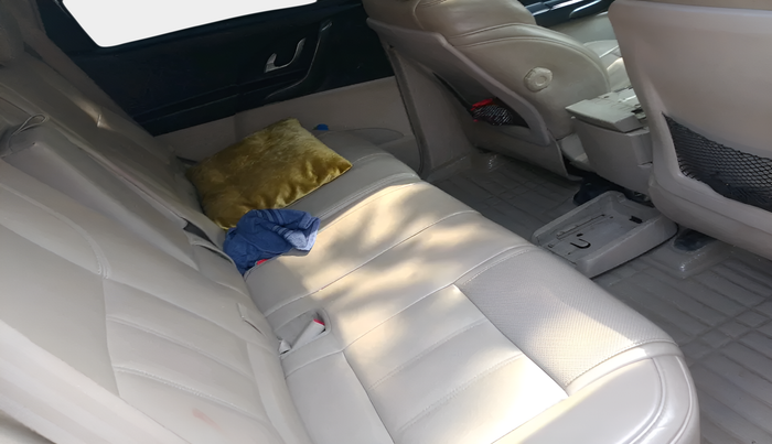 2017 Mahindra XUV500 W10 AT 1.99, Diesel, Automatic, 1,50,449 km, interior