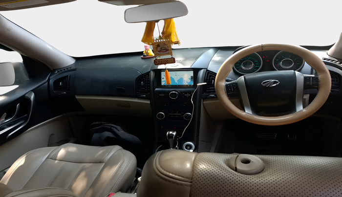 2017 Mahindra XUV500 W10 AT 1.99, Diesel, Automatic, 1,50,449 km, interior