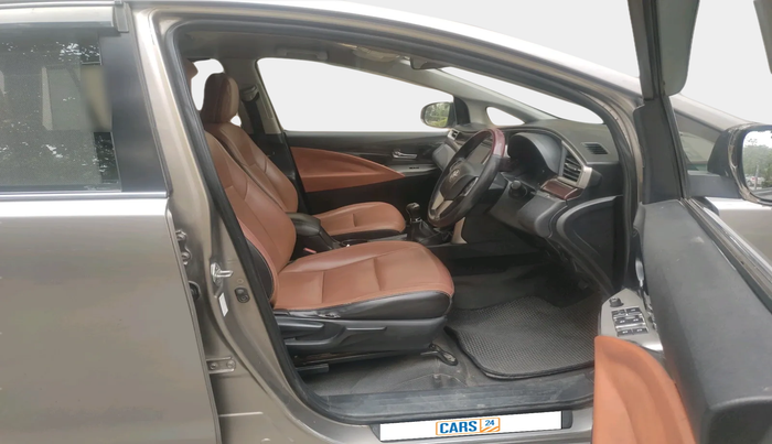 2016 Toyota Innova Crysta 2.4 VX 7 STR, Diesel, Manual, 3,75,247 km, interior