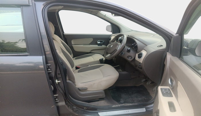 2019 Renault Lodgy 85 PS RXZ STEPWAY 8 STR, Diesel, Manual, 1,03,464 km, interior