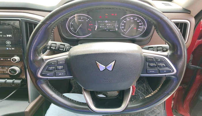 2023 Mahindra SCORPIO-N Z4 DIESEL MT 2WD 7 STR, Diesel, Manual, 81,604 km, interior