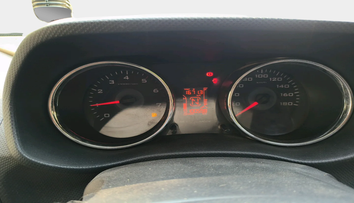 2016 Mahindra TUV300 T8 AMT, Diesel, Automatic, 1,00,598 km, interior