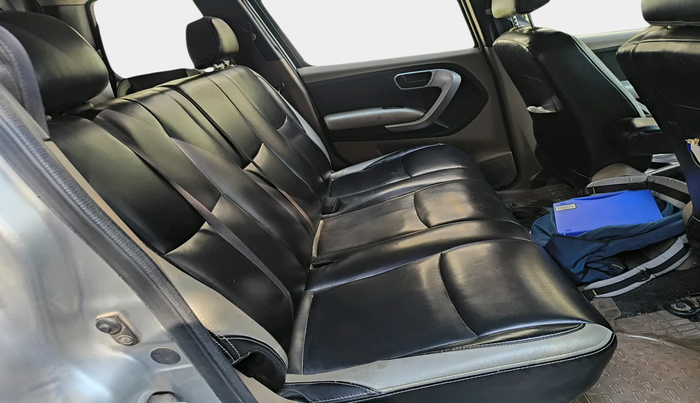 2016 Mahindra TUV300 T8 AMT, Diesel, Automatic, 1,00,598 km, interior