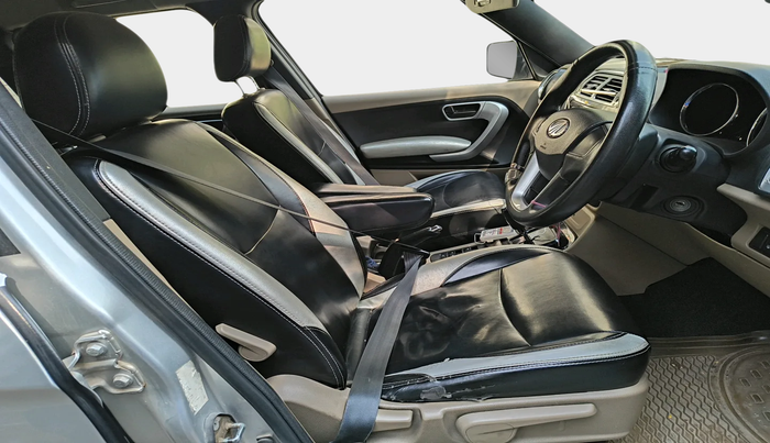 2016 Mahindra TUV300 T8 AMT, Diesel, Automatic, 1,00,598 km, interior