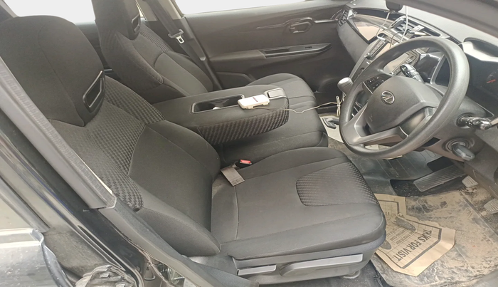 2017 Mahindra KUV 100 NXT K8 P 6 STR, Petrol, Manual, 35,582 km, interior