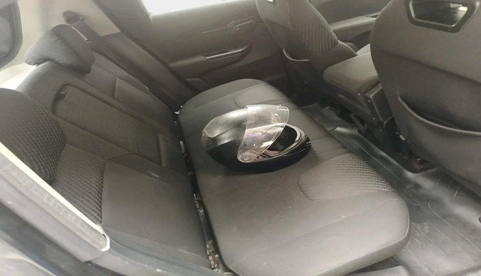 2017 Mahindra KUV 100 NXT K8 P 6 STR, Petrol, Manual, 35,582 km, interior