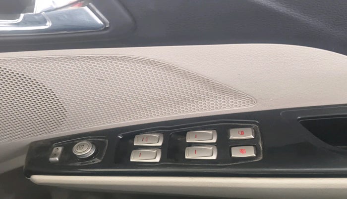 2021 Mahindra XUV300 W8 (O) 1.5 DIESEL, Diesel, Manual, 22,739 km, interior