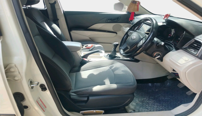 2019 Mahindra XUV300 W6 1.2 PETROL, Petrol, Manual, 59,488 km, interior