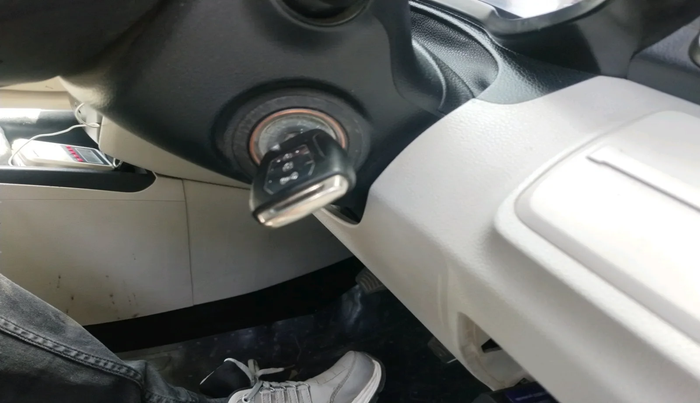 2019 Mahindra XUV300 W6 1.2 PETROL, Petrol, Manual, 59,488 km, interior