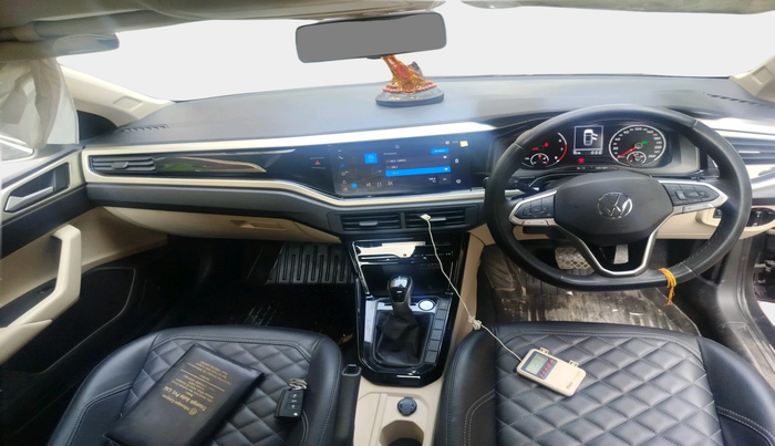 2024 Volkswagen VIRTUS HIGHLINE TSI 1.0 AT, Petrol, Automatic, 6,889 km, interior