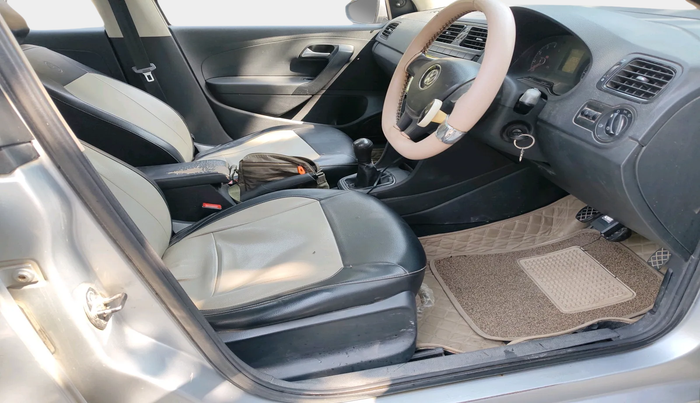 2017 Volkswagen Ameo TRENDLINE 1.2L, Petrol, Manual, 1,07,876 km, interior