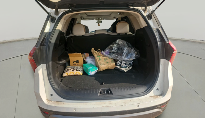 2022 Mahindra XUV700 AX 5 P MT 5 STR, Petrol, Manual, 56,128 km, exterior