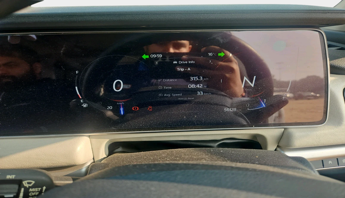 2022 Mahindra XUV700 AX 5 P MT 5 STR, Petrol, Manual, 56,128 km, interior