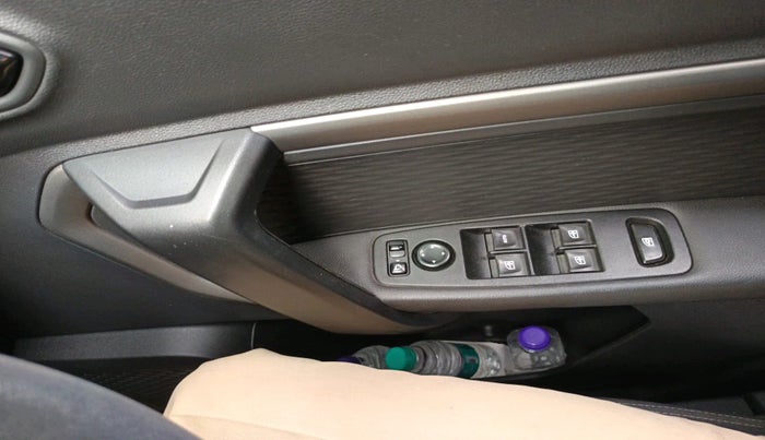 2022 Renault Kiger RXZ AMT, Petrol, Automatic, 33,418 km, interior