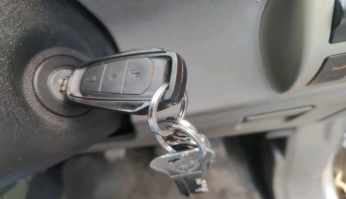 2016 Mahindra Kuv100 K8 D 6 STR, Diesel, Manual, 54,372 km, interior