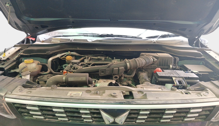 2022 Mahindra XUV300 W6 1.2 PETROL, Petrol, Manual, 8,097 km, exterior