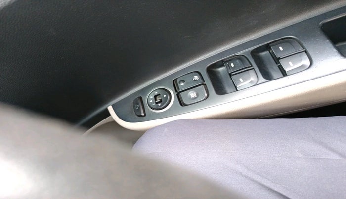 2016 Hyundai Grand i10 SPORTZ AT 1.2 KAPPA VTVT, Petrol, Automatic, 1,09,694 km, interior