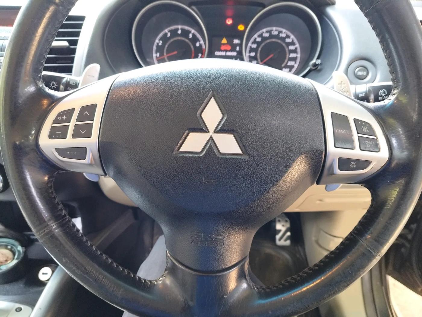 2011 Mitsubishi Outlander 2.4 MIVEC, Petrol, Automatic, 94,115 km, interior